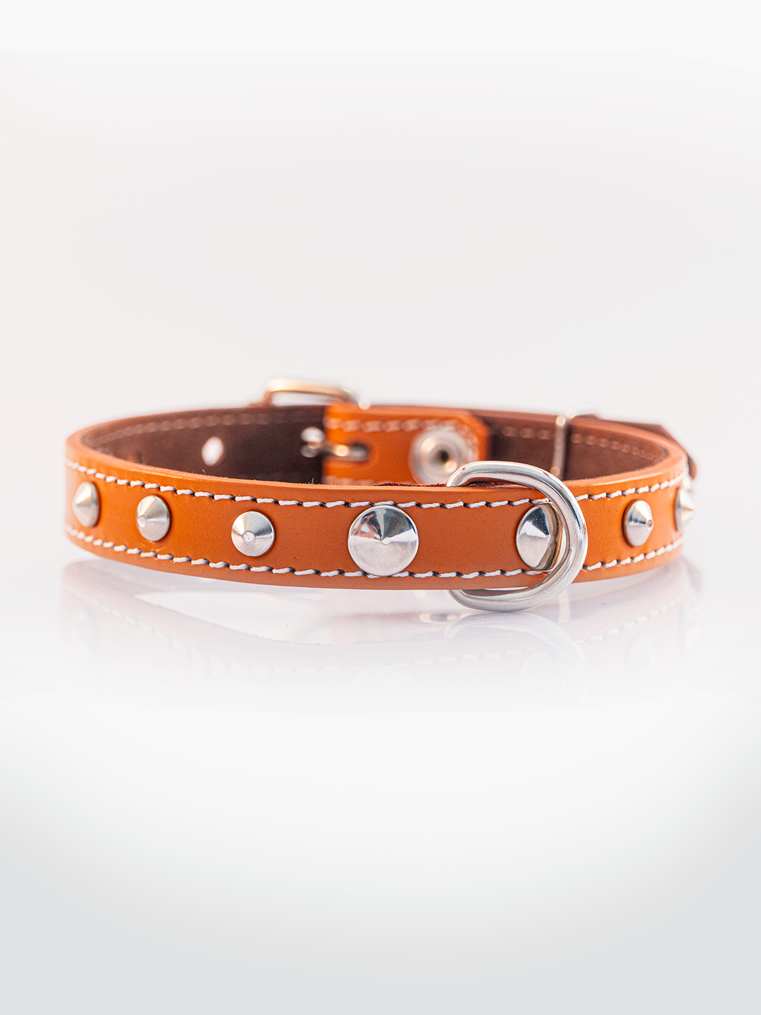 COLLAR DE CUERO NATURAL CON TACHAS