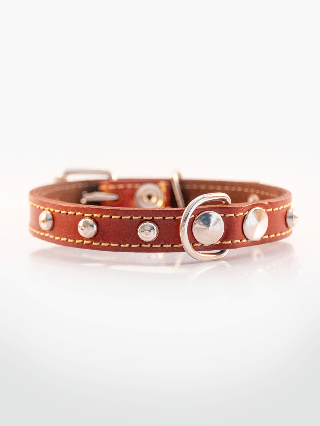 COLLAR DE CUERO NATURAL CON TACHAS