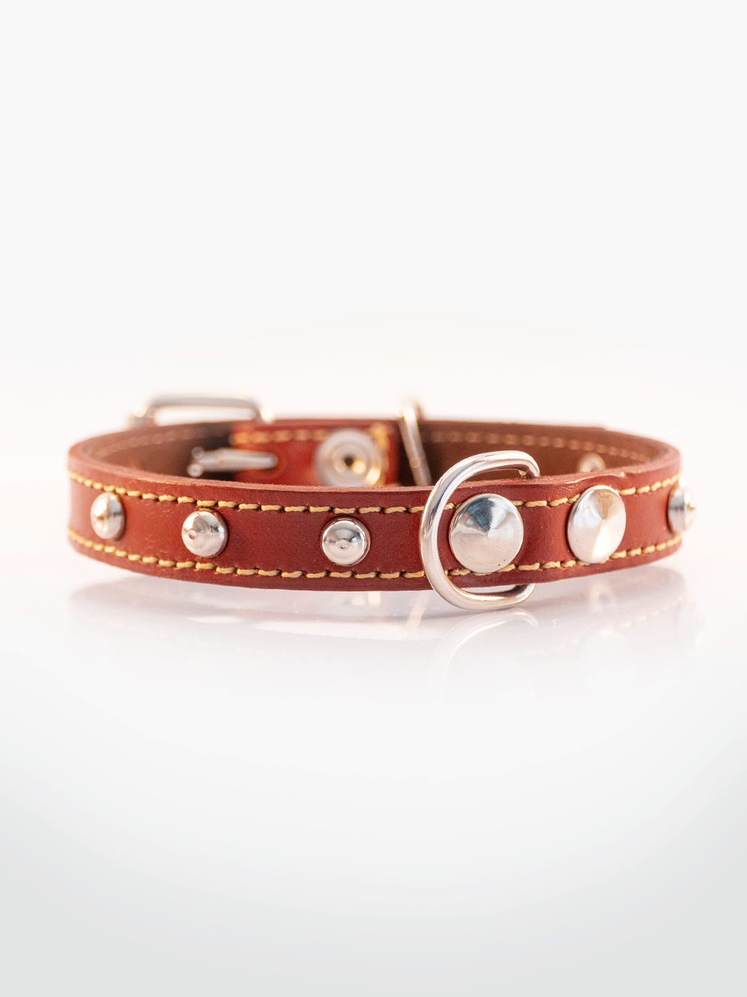 COLLAR DE CUERO NATURAL CON TACHAS