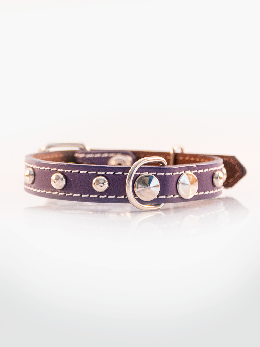 COLLAR DE CUERO NATURAL CON TACHAS