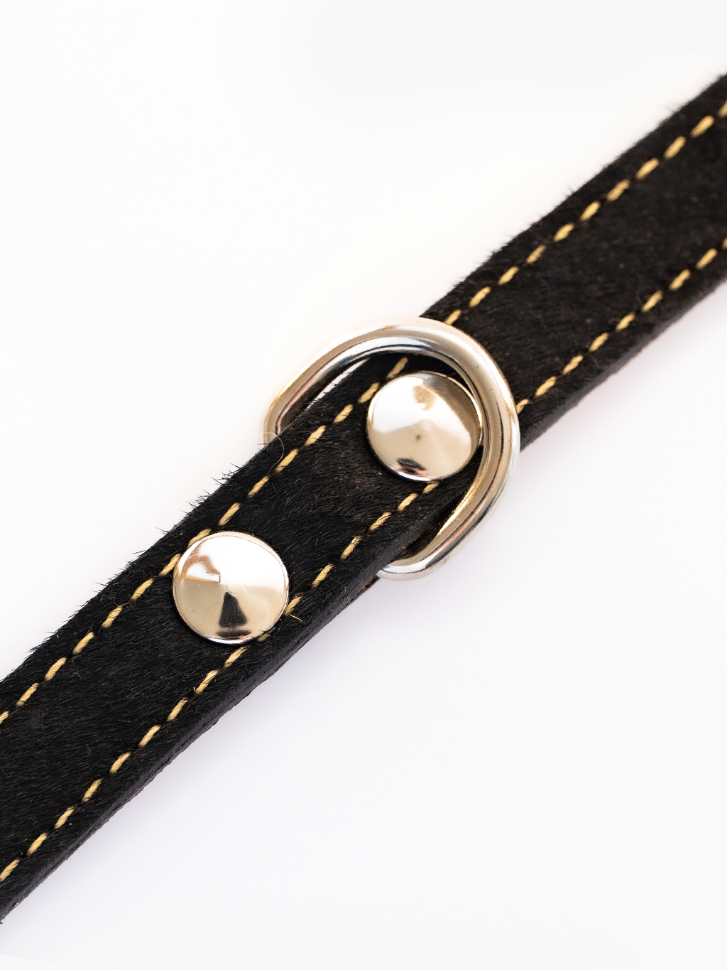 COLLAR DE CUERO NEGRO TEXTURA