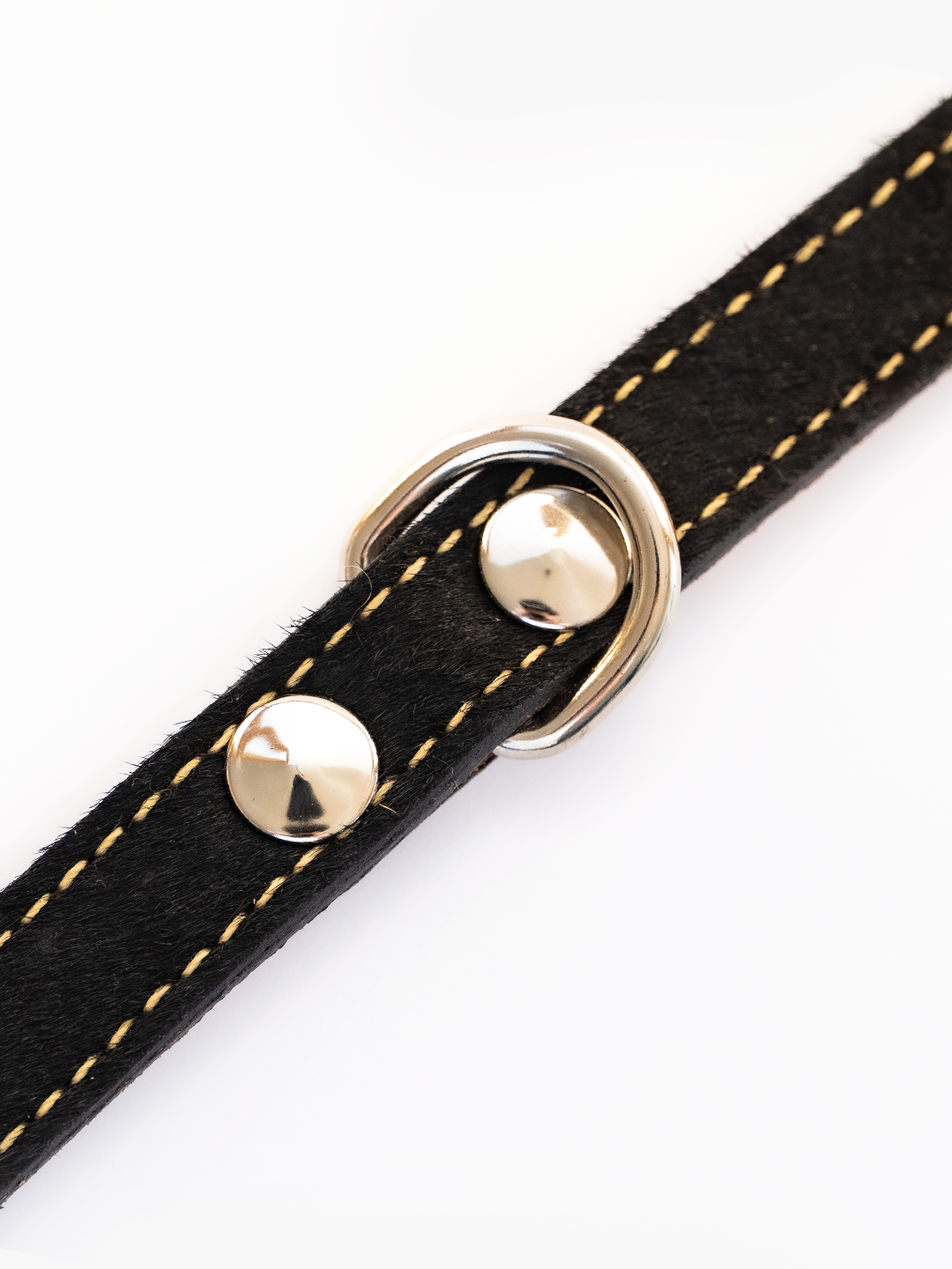 COLLAR DE CUERO NEGRO TEXTURA