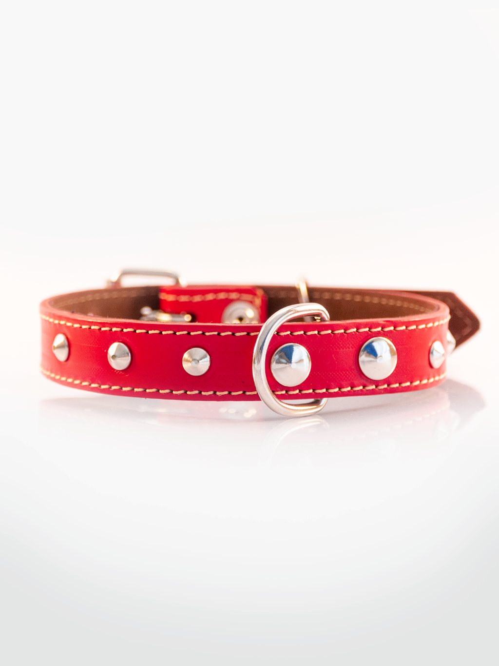 COLLAR DE CUERO NATURAL CON TACHAS